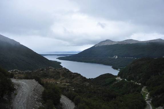 O lago Fagnano, uma das atrações no caminho para Ushuaia, no sul da Terra do Fogo, lado argentino